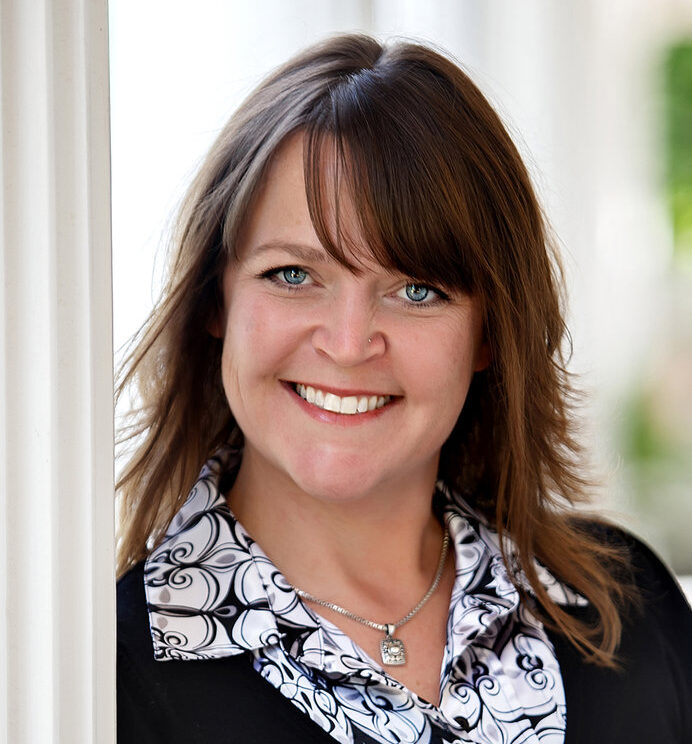 Melanie Bach Portrait